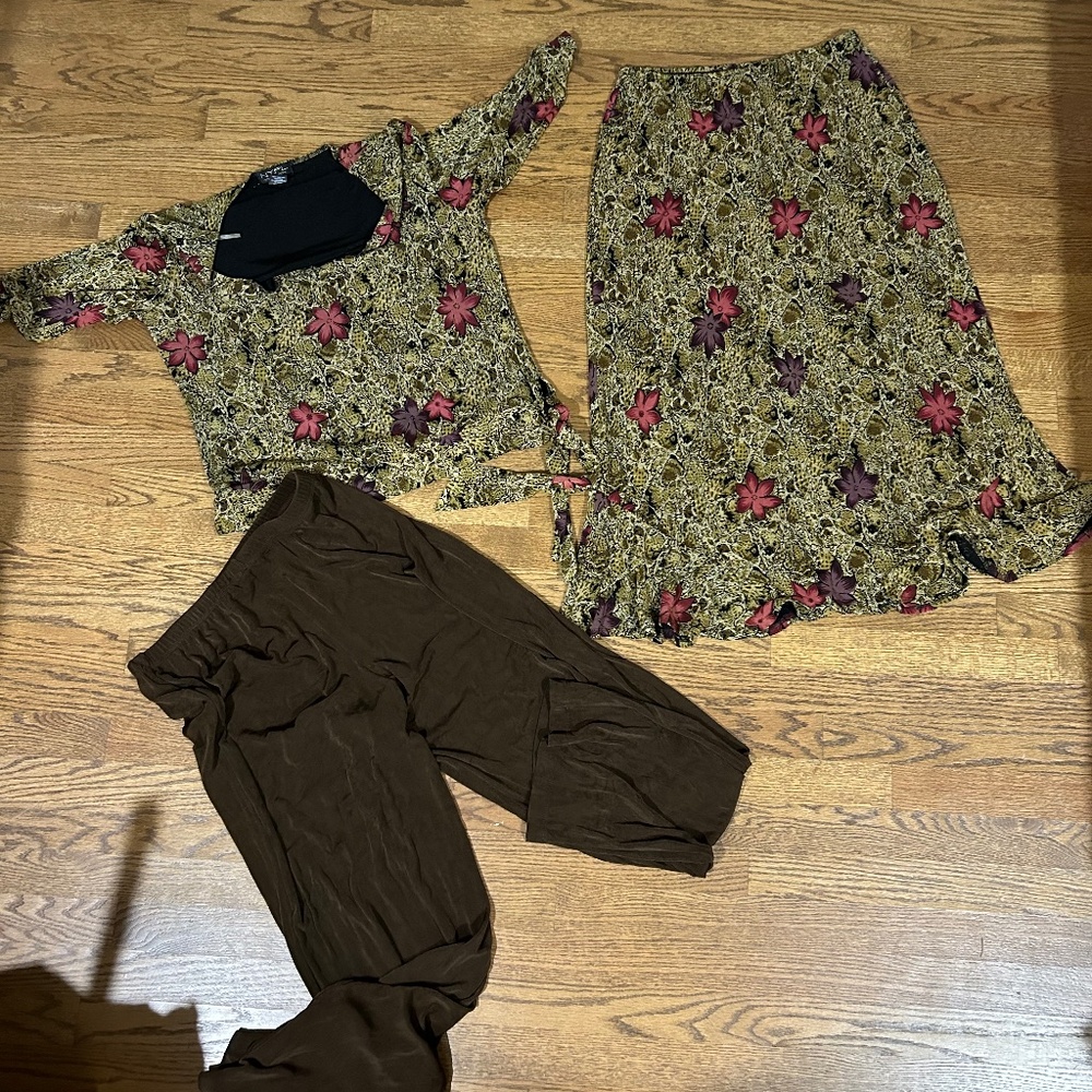 Womens 3 Piece Skirt pants Top Set Floral Comfort Stretch NYPL Brown L Vacation